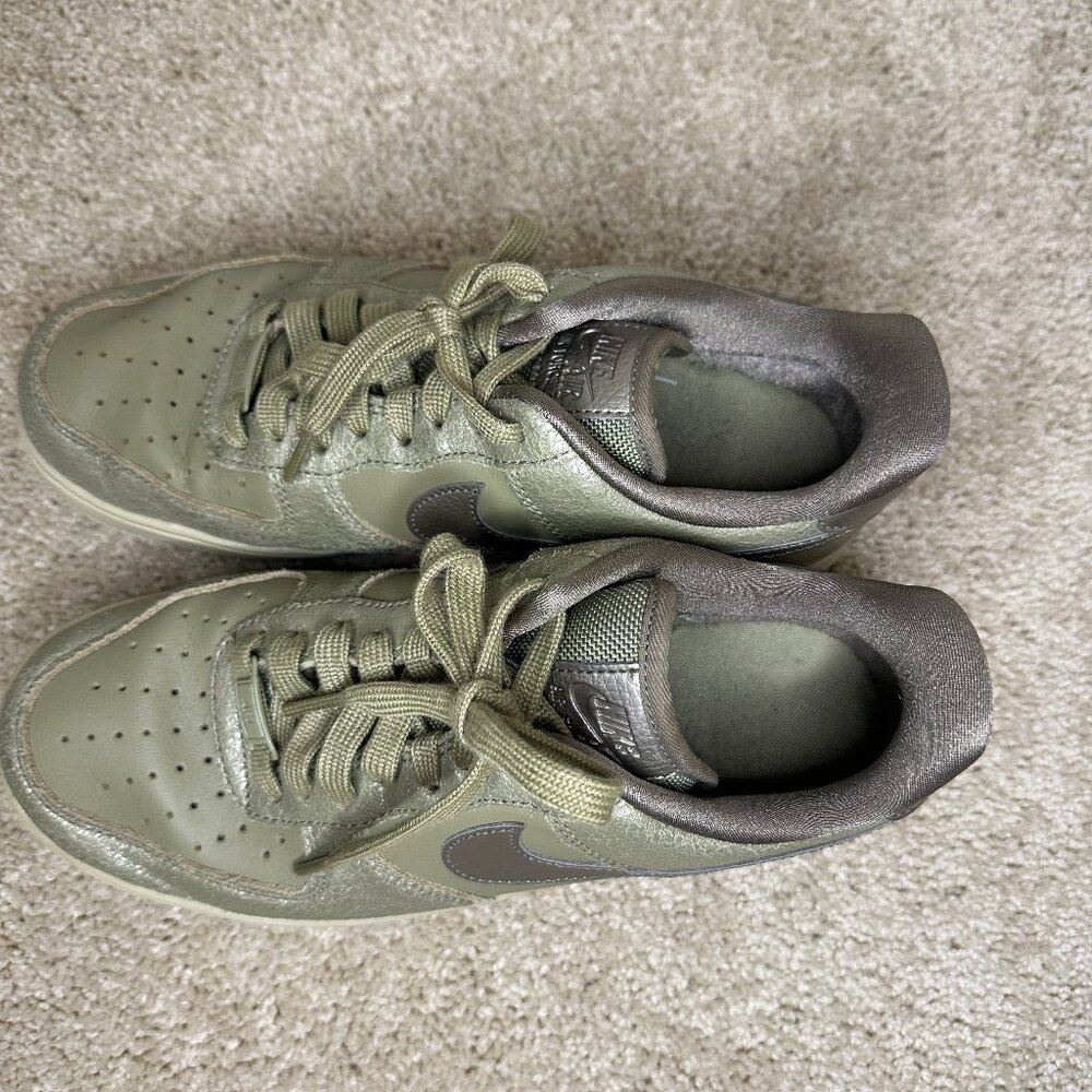 Nike Air Force 1 '07 PRM Low Top Olive 896185-200 Women's size 9 US